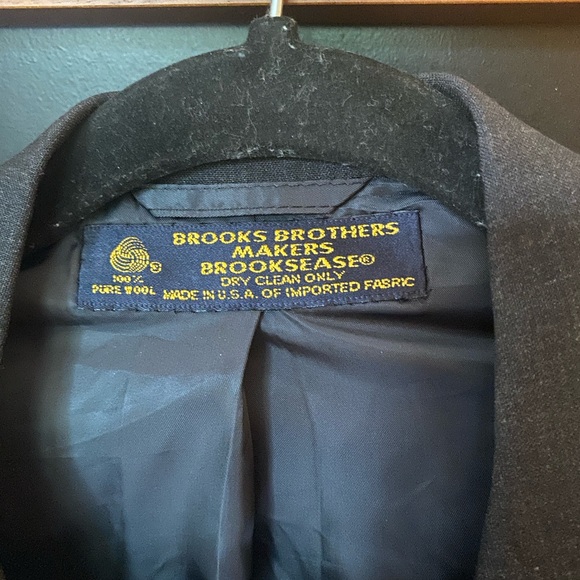 Brooks Brother’s Two Piece Suit - Dark Gray 100% Wool. - Picture 3 of 11